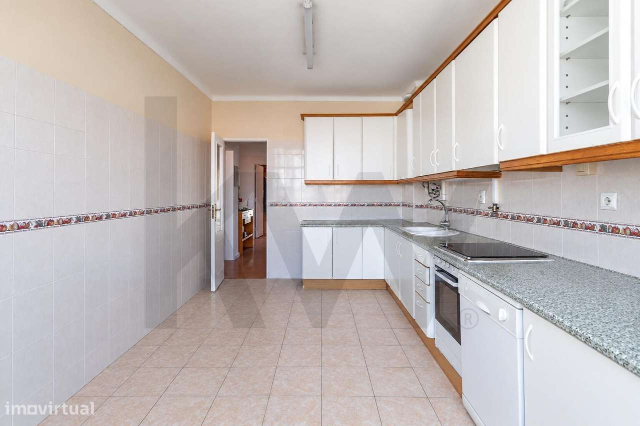 Apartamento T2 na Amora a Um Passo de Tudo | Luminoso e Bem Localizado-8