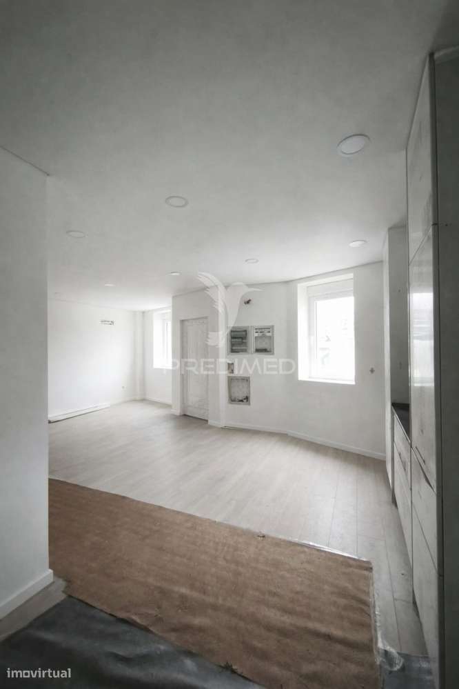 Moradia T2 Totalmente Remodelada com Jardim e Garagem - Grande imagem: 2/21