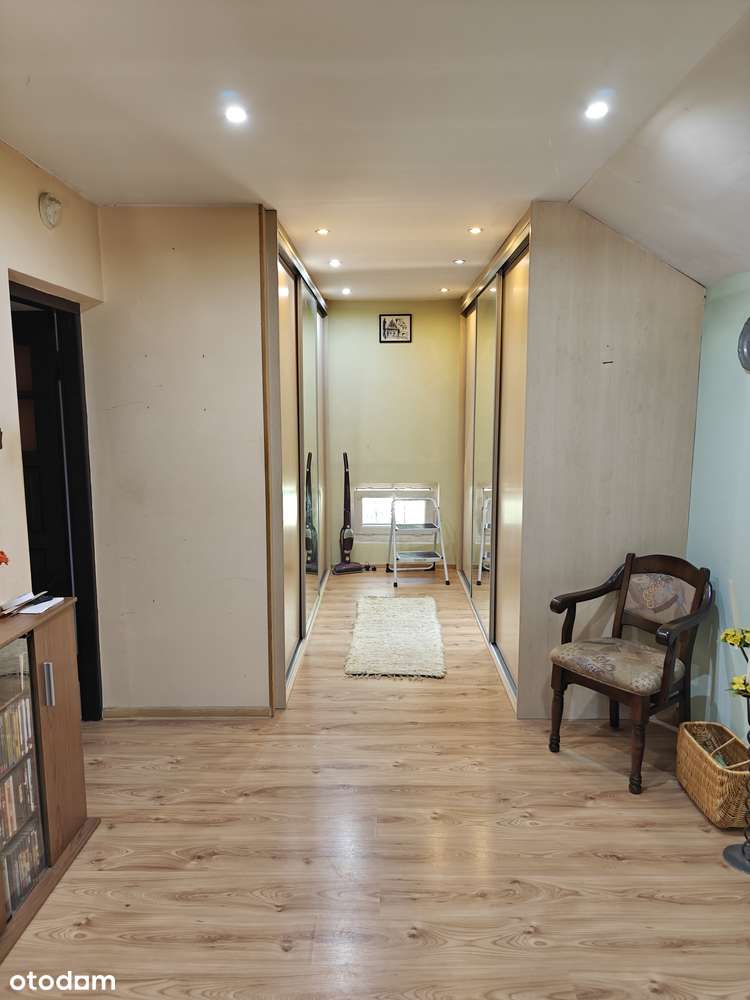 Dom wolnostojący w atrakcyjnej okolicy. Duża zadbana działka-11