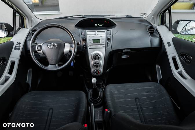 Toyota Yaris 1.3 Terra - 32