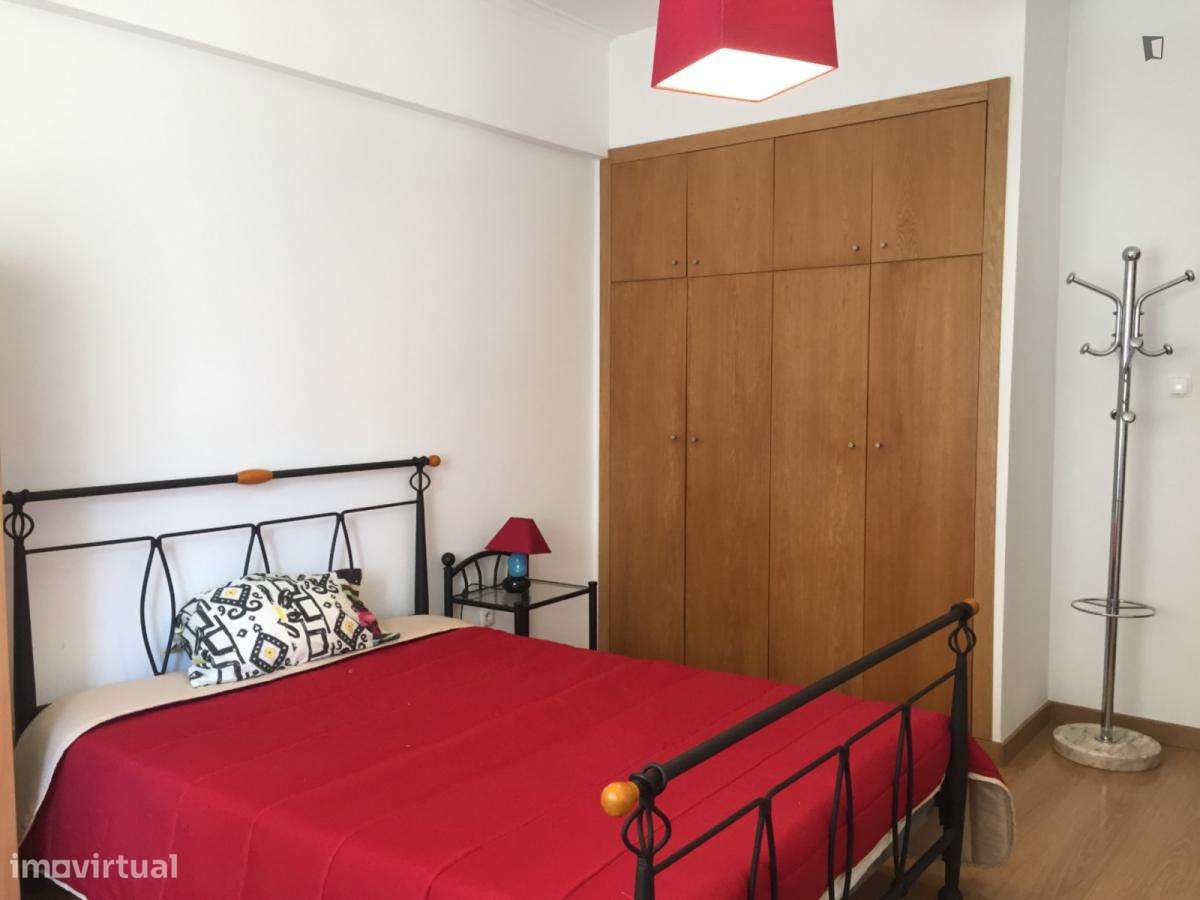 Quarto - localizado em Penha Lisbon - Grande imagem: 4/10