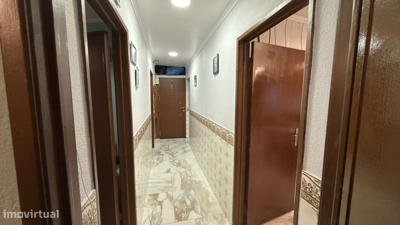 Apartamento em Andar de moradia Bi-Familiar - Grande imagem: 2/18