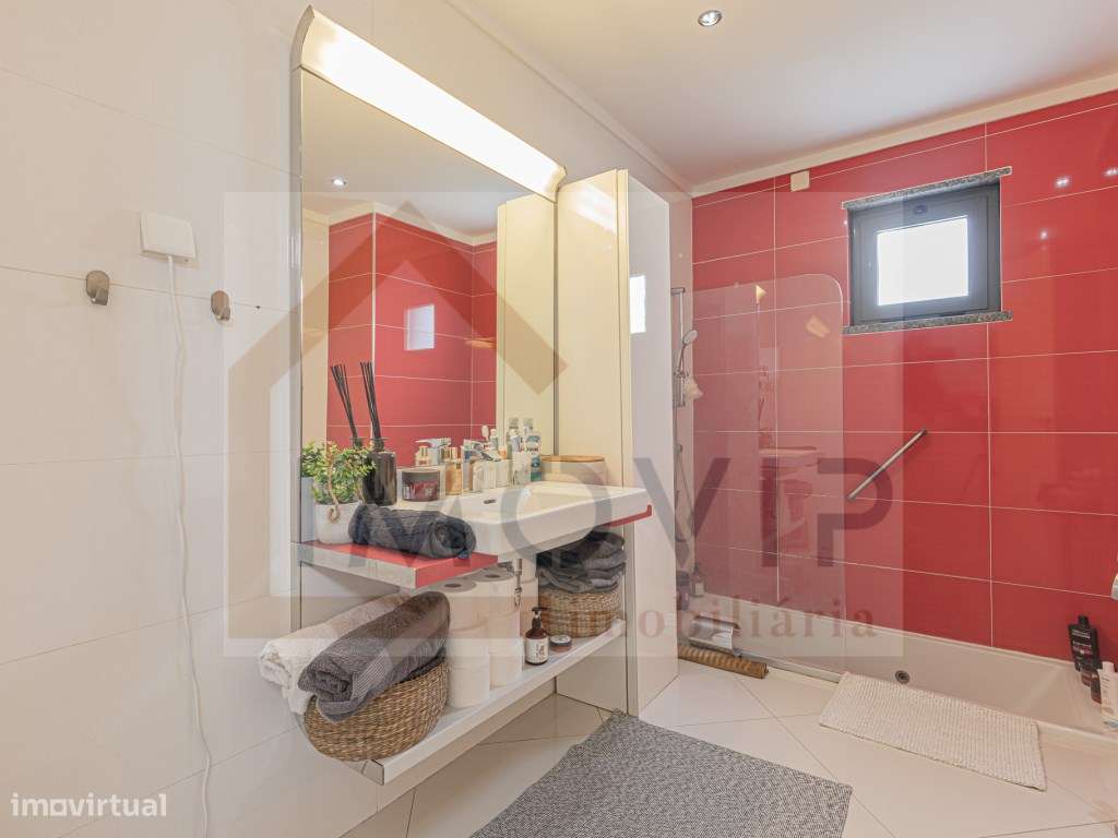 Vende-se moradia T4- Santo António da Charneca-com terraço-14