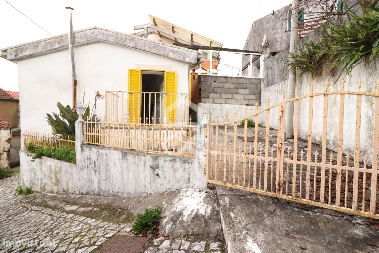 Moradia com terraço e estacionamento a 10 minutos do centro de Coimbra