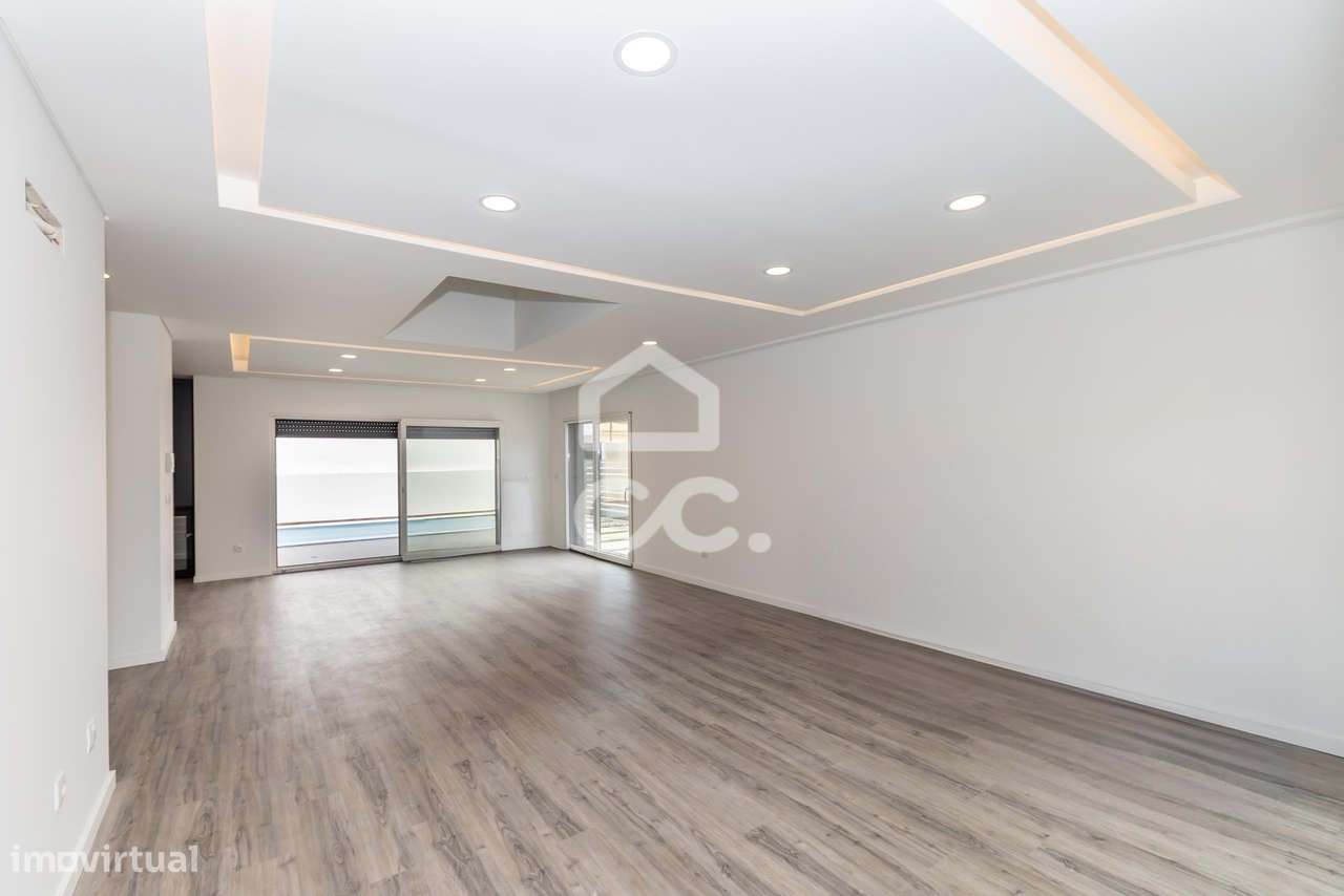 Moradia Geminada com 3 Suites e Garagem,  nos Foros de Amora - Grande imagem: 3/45