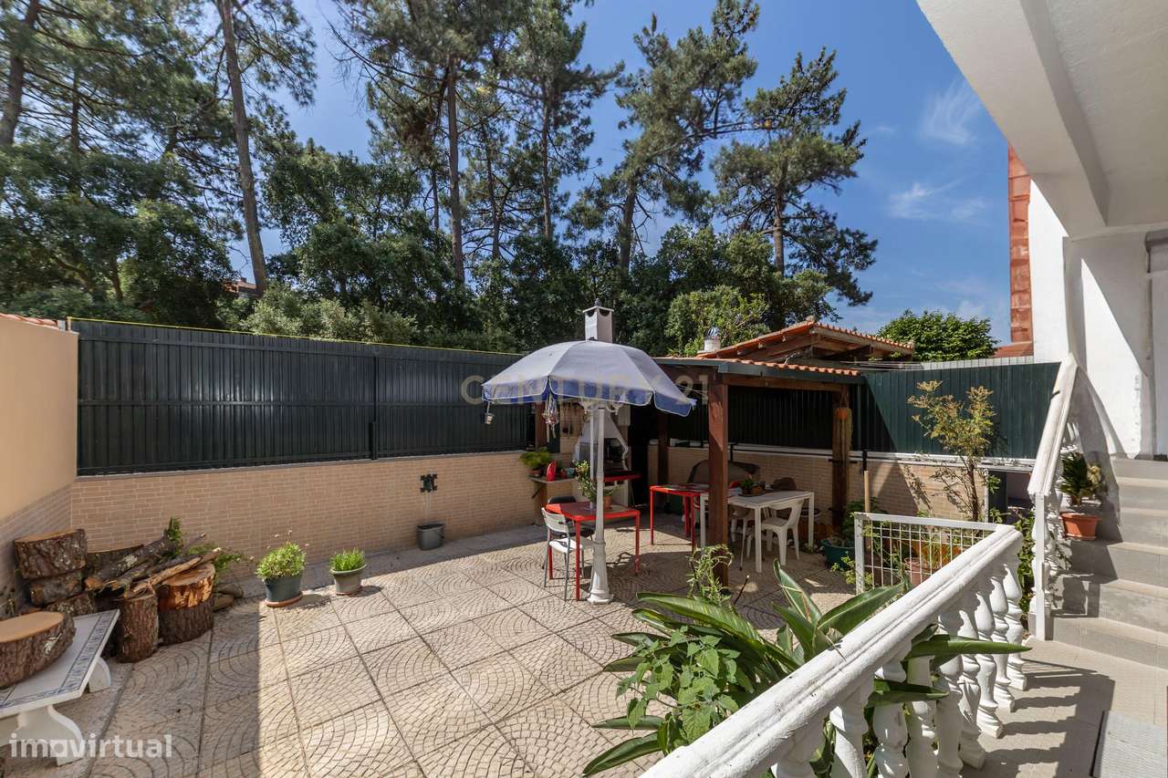 Andar de Moradia T4 com Garagem e Logradouro em Corroios, Seixal, Setú - Grande imagem: 2/43