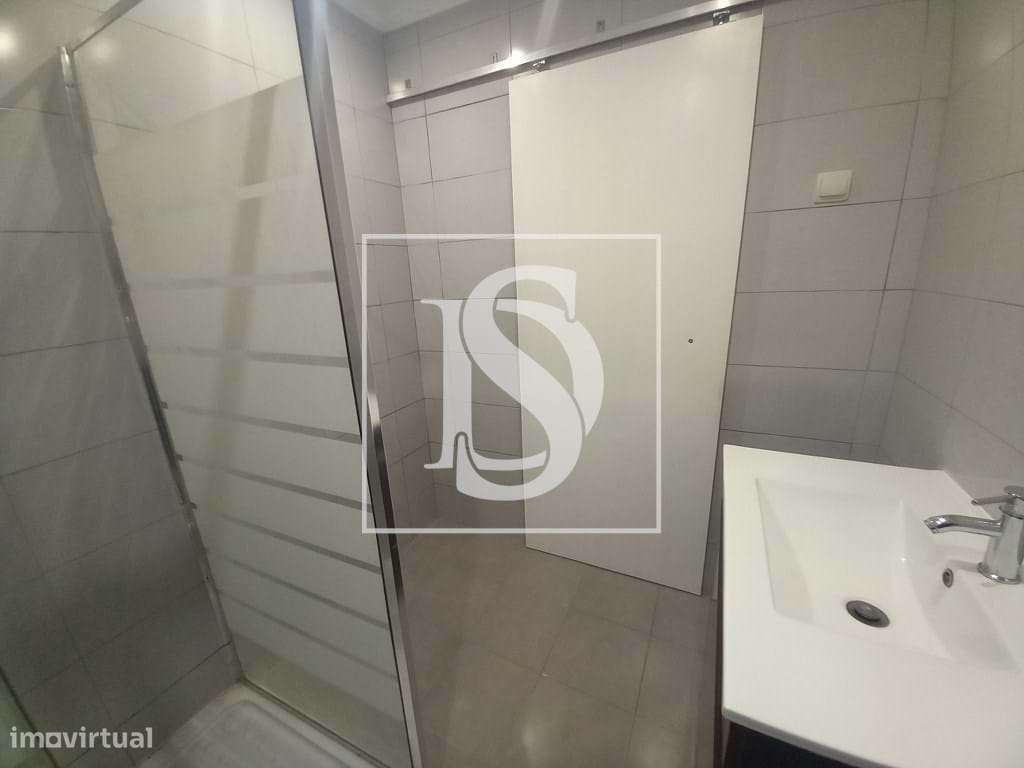 Apartamento T2 Remodelado no Coração do Montijo-24