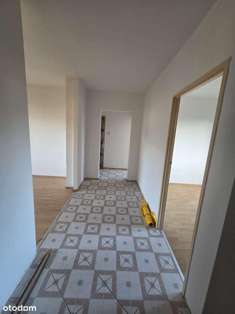 Trzypokojowe,  I piętro, balkon ogródek , brak PCC-5