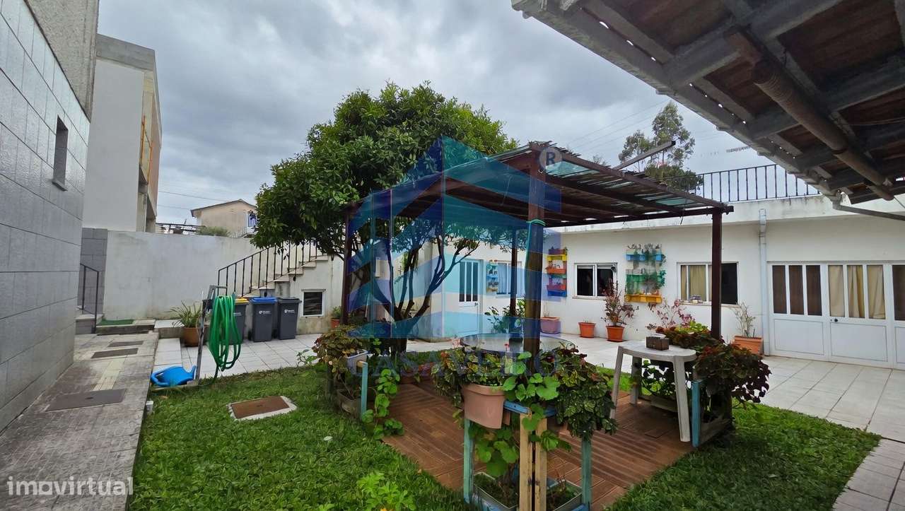 Moradia T5 Com Anexos Em Azurva