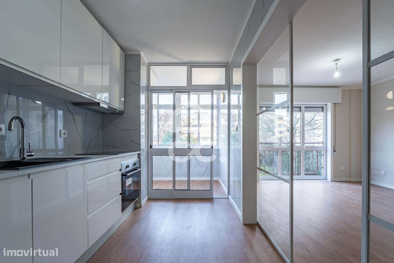 Apartamento T3 Renovado  - Parque da Prelada-0