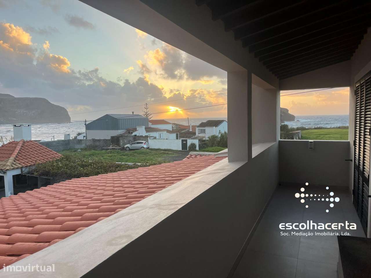 Villa de luxo com piscina coberta e vista para o mar-56