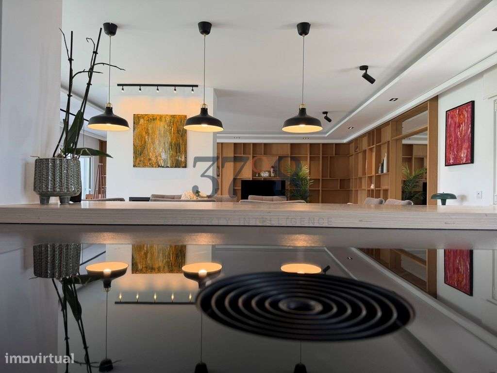 Uma vivenda de 4 quartos com piscina, num terreno de 2 hectares a 10 m-5