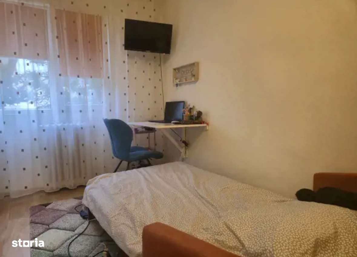 Apartament 3 camere semidecomandat in Craiovita Noua - Imagine principală: 3/8