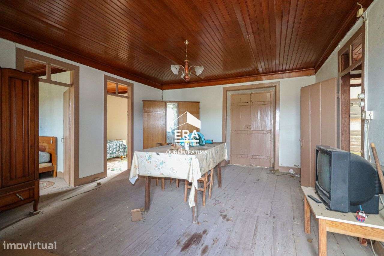 Moradia T3 localizada no Olival, Ourém - Grande imagem: 5/25