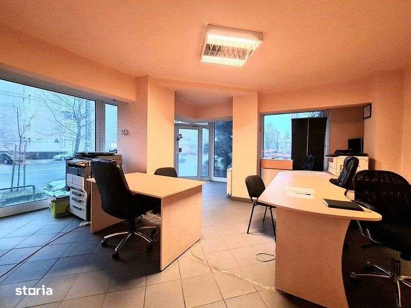 Spatiu birouri/comercial cu vitrina mare de 11 ml la B-dul Zizinului-8