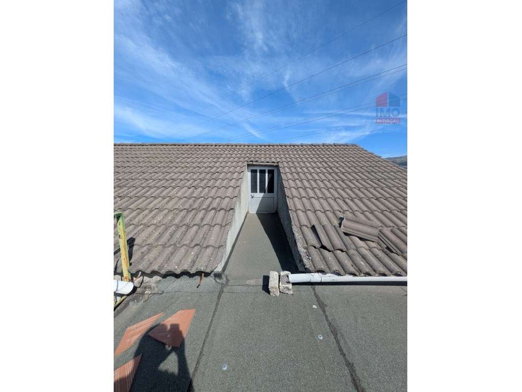 QUINTA COM MORADIA T3 PISCINA TERRENO E ANEXOS-35