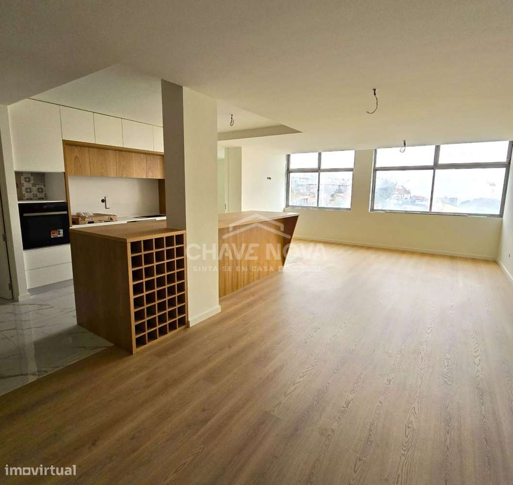 Apartamento T3 com Garagem e Arrumos - Totalmente Remodelado - Av. ... - Grande imagem: 5/16