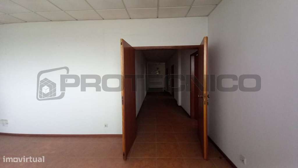 Armazém, 2 400 m², Oiã-18