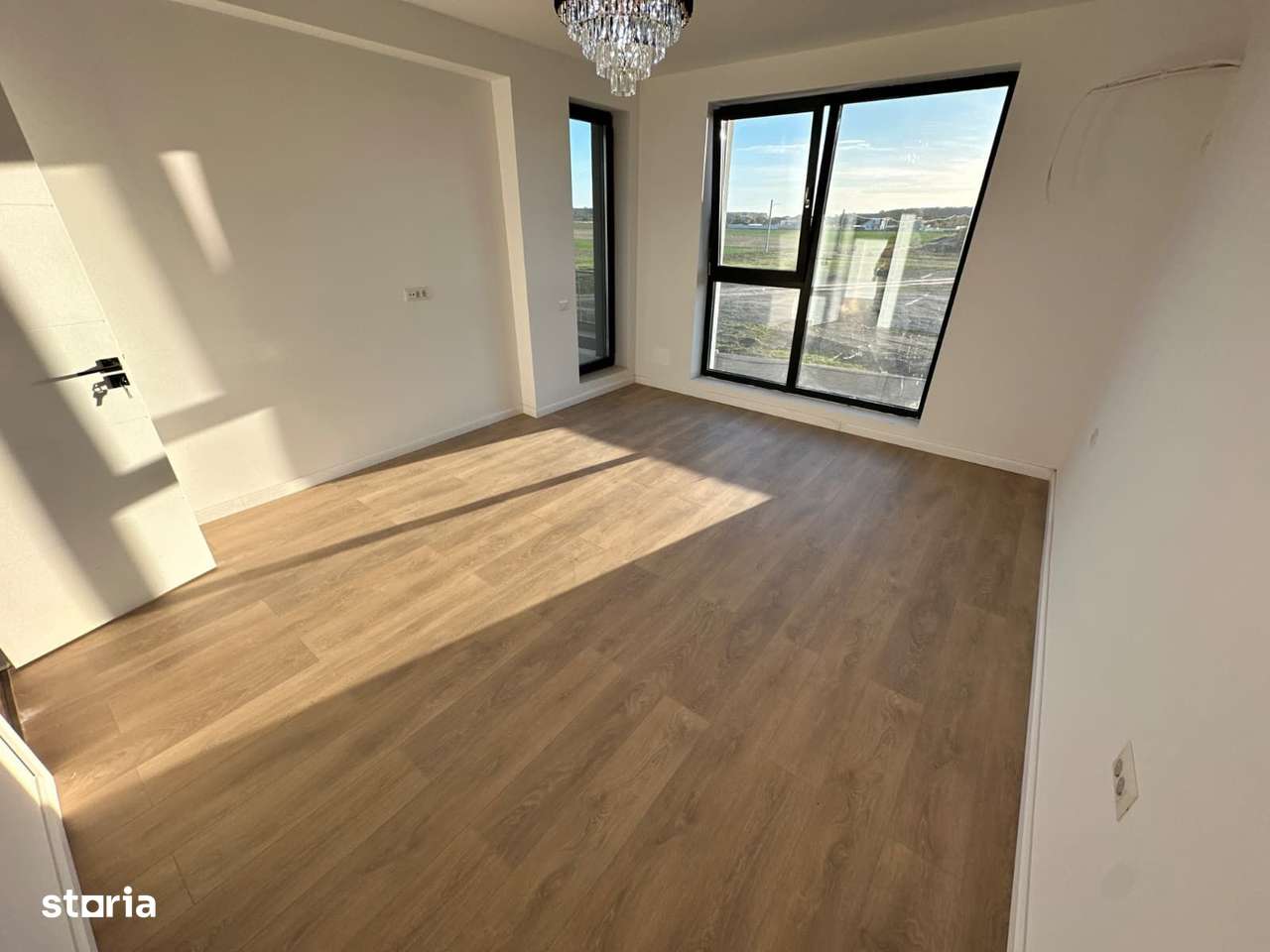 CASE INDIVIDUALE - 6 CAMERE, GARAJ, PANOURI SOLARE, COMISION 0% - Imagine principală: 5/20