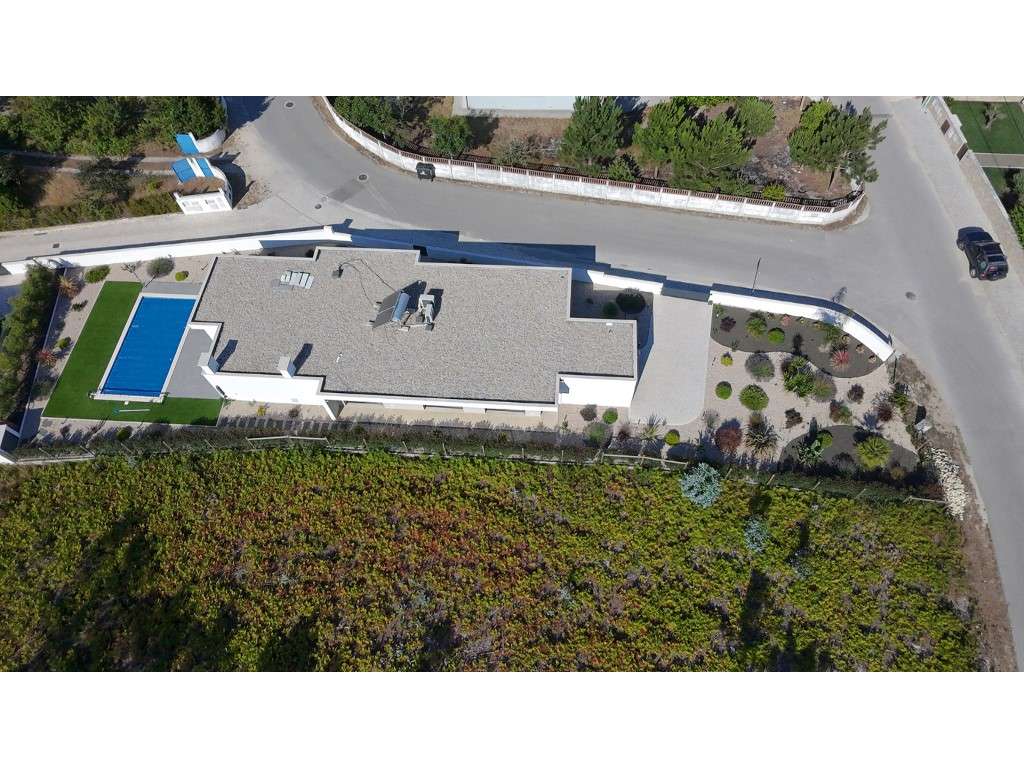 Moradia T4 Contemporânea com Piscina, Jardim e Excelente Localizaçã...-42