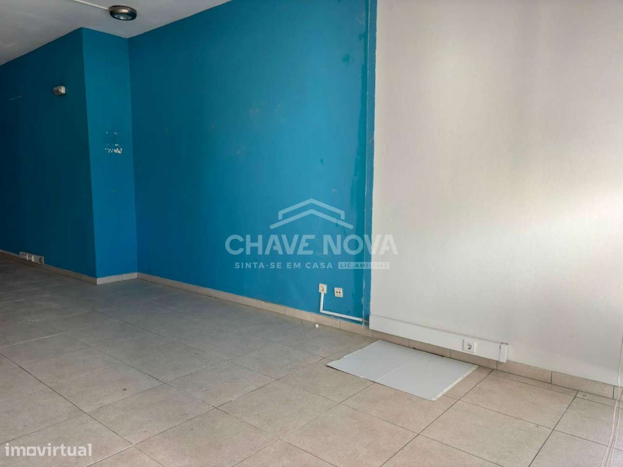 Loja comercial com lugar de garagem no centro de Sandim - Grande imagem: 4/6