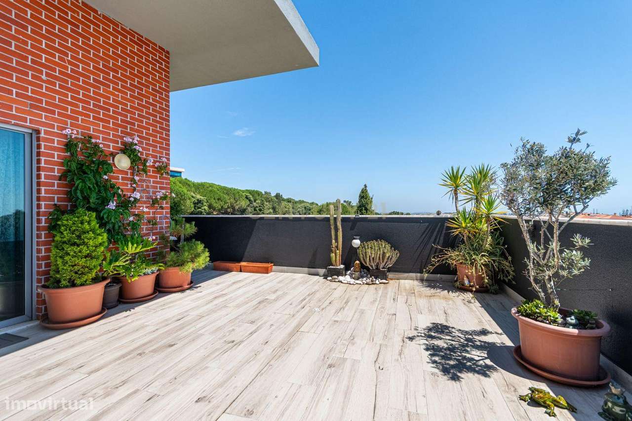 Apartamento Único T2 de 82m2 com Terraço de 75m2 em Porto Salvo-23