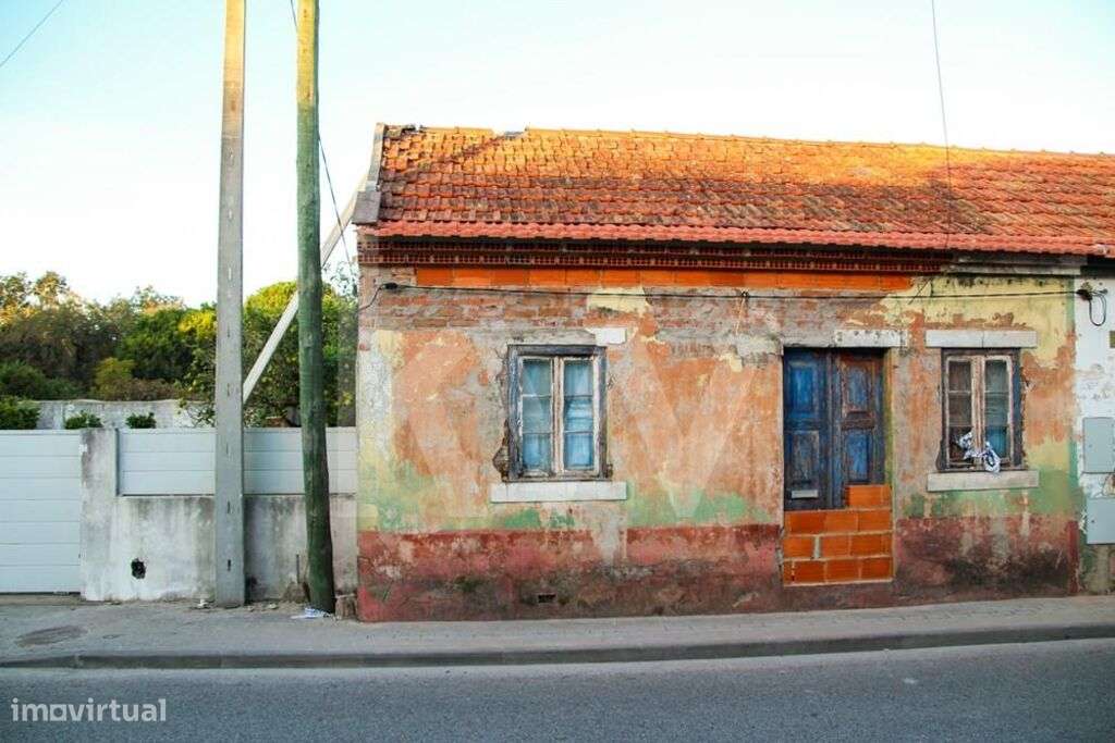 Moradia para restauro com terreno 950m2 - Gaeiras | Marinha Grande - Grande imagem: 4/8