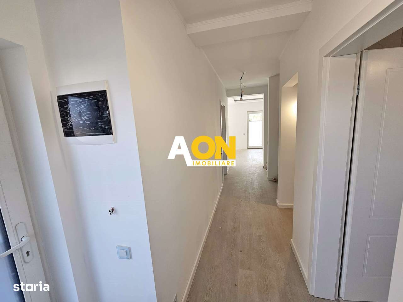 Duplex cu predare la cheie, 4 camere, piscina, 228 mp teren, Cetate - Imagine principală: 4/19