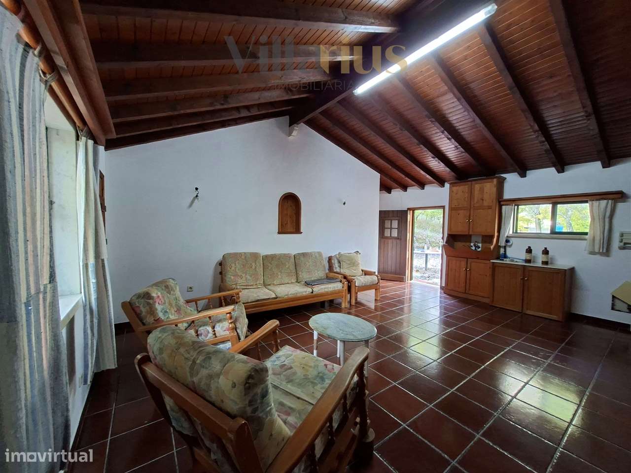 Moradia Térrea com Terreno Extenso a 3 min de Alverangel-11