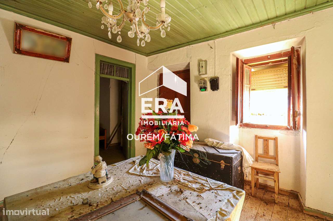 Moradia T3 para reconstrução no Bairro, Ourém-12