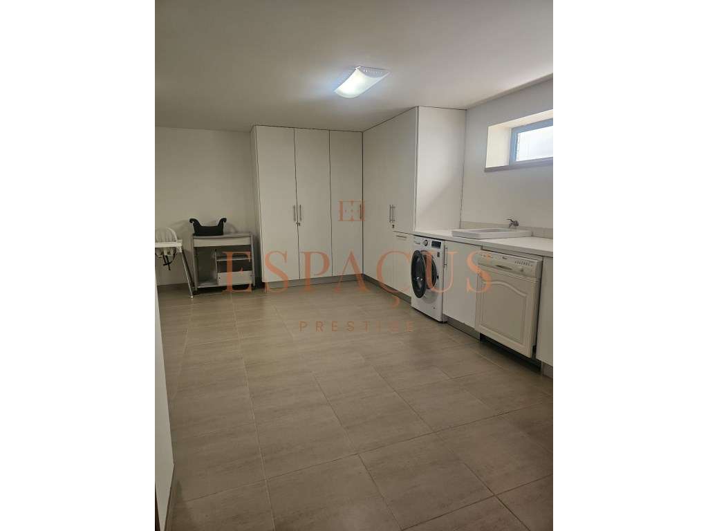 Moradia V4 com Vista Mar - Um Refúgio de Conforto e Elegância-56