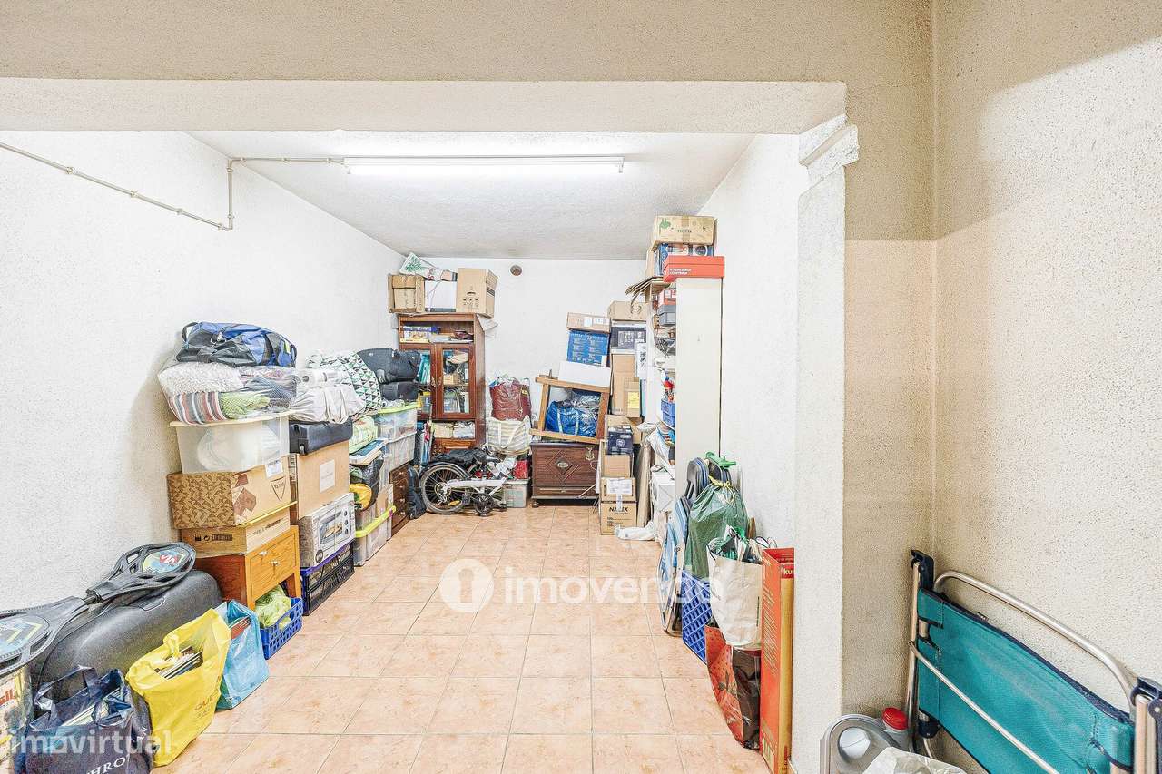 Apartamento T3, com garagem e arrecadação, na Ramada-44