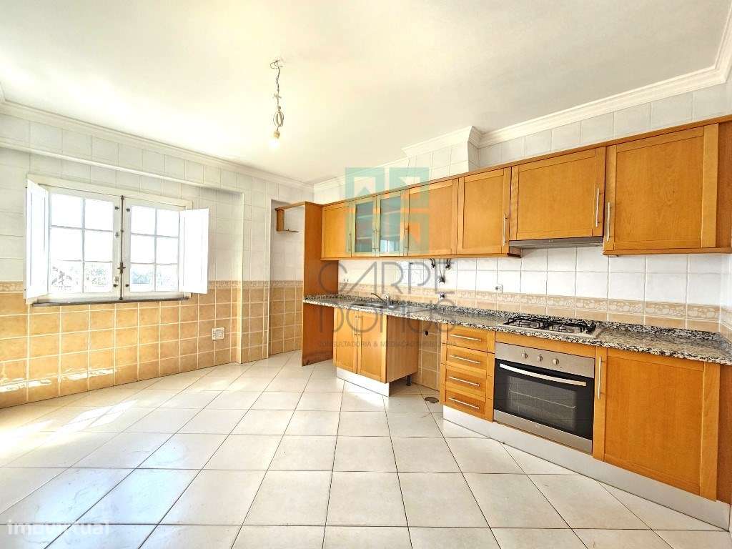 Apartamento T2 com 124,64m2, parqueamento para 2 viaturas, no centr...-8