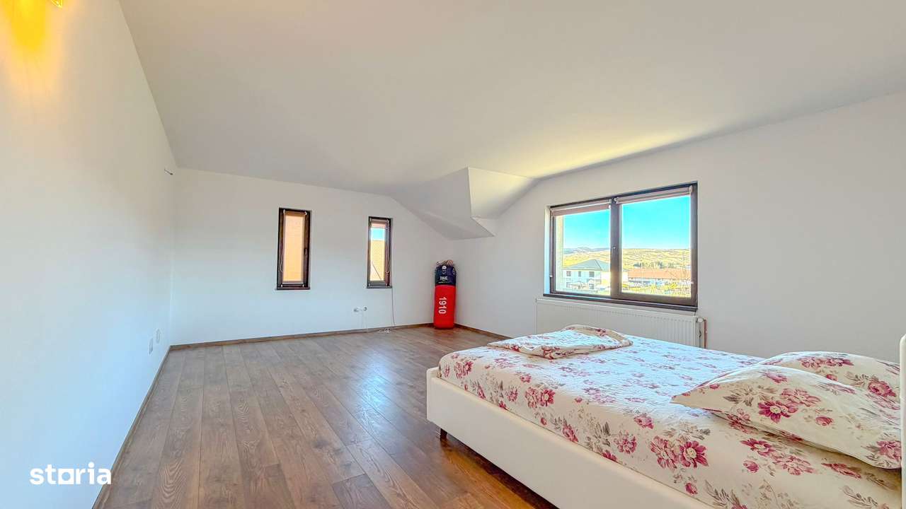 Casă spațioasă cu teren generos de 1200 mp Zonă de case noi-Tărlungeni-11