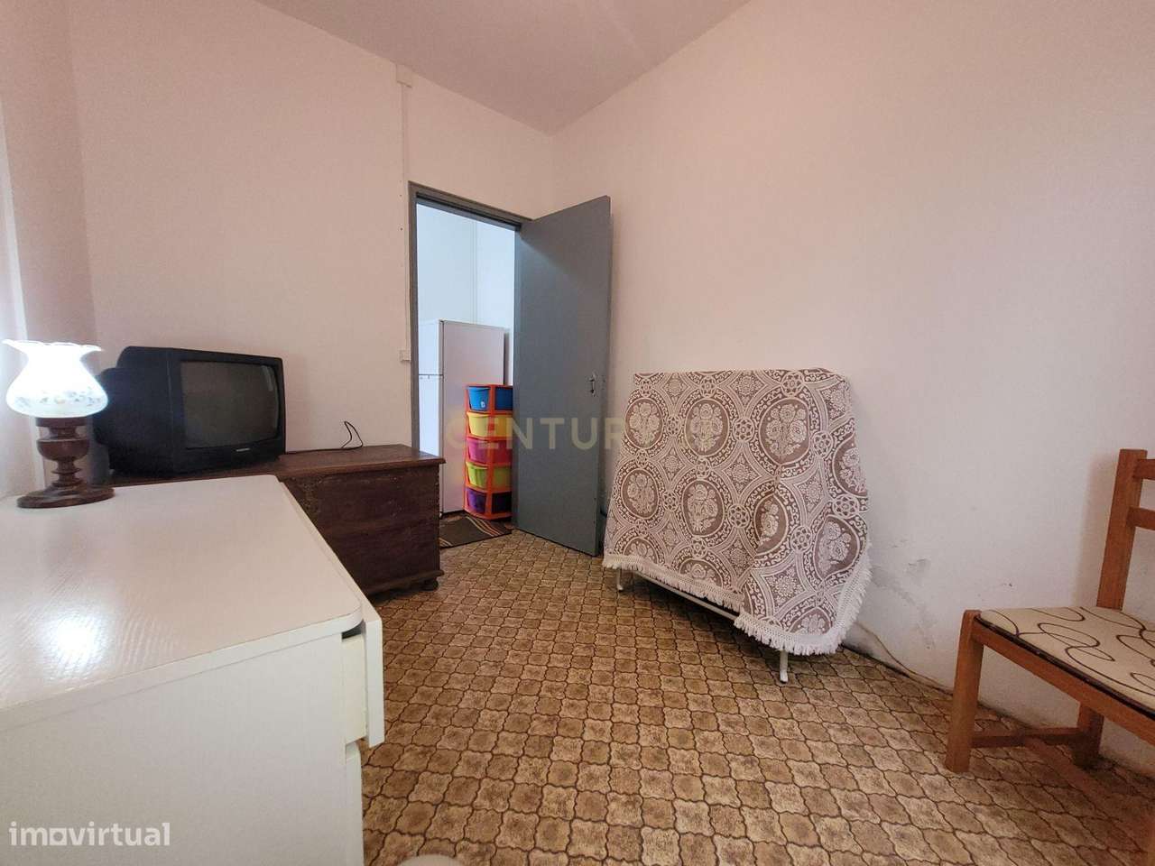 Moradia T2 isolada remodelada com jardim em Alenquer - Casais Brancos-10