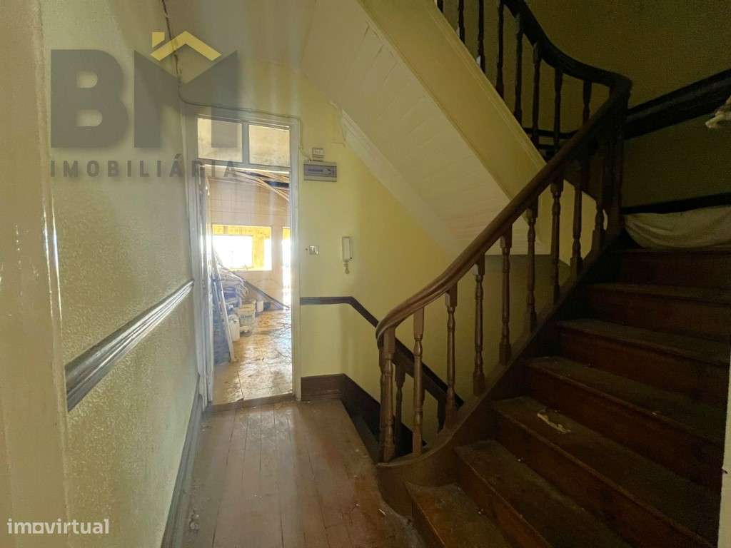 Prédio com enorme potencial no Tortosendo, concelho da Covilhã. - Grande imagem: 4/26