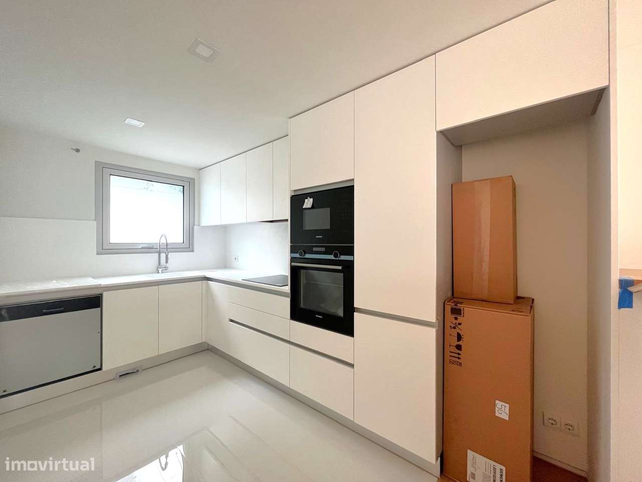 Moradia T3+1 na zona da Vilarinha no Porto - Grande imagem: 5/42