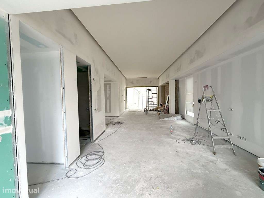 Moradia T4 com Piscina a venda em Fernão Ferro - Grande imagem: 4/14