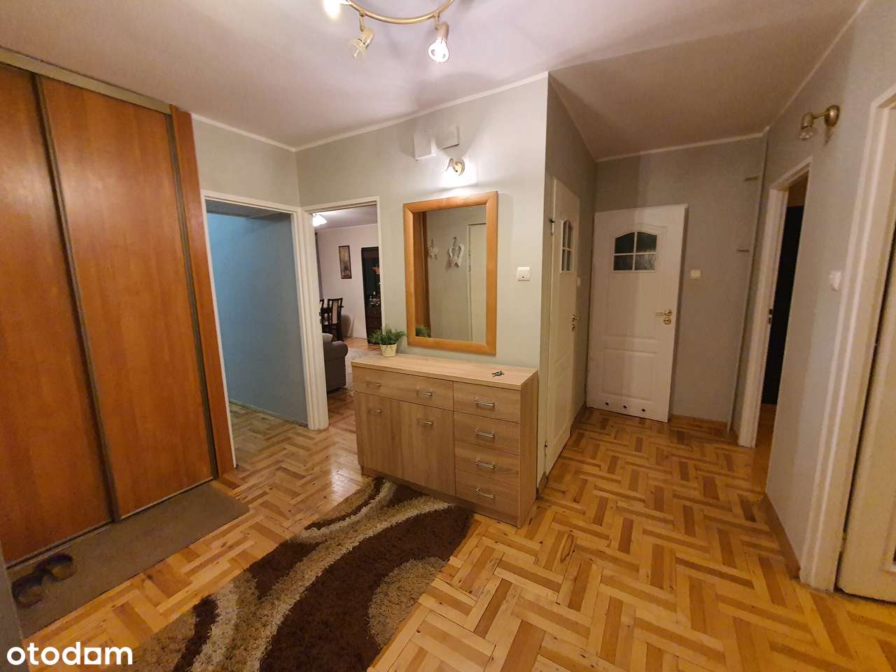 Przestronne mieszkanie 4-pokojowe z balkonem - Pełny obrazek: 2/8