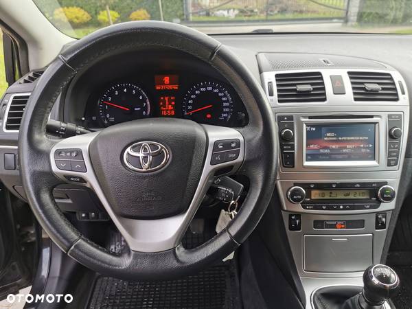 Toyota Avensis 1.8 Premium - 10