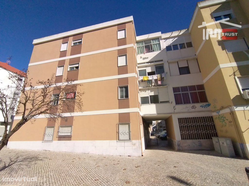 Apartamento T2 Remodelado 1ºandar - Baixa da Banheira