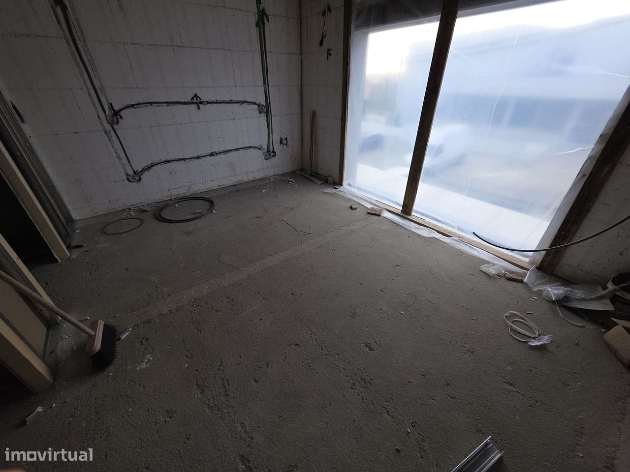 FANTÁSTICA Oportunidade de Negócio – Moradia T2-21