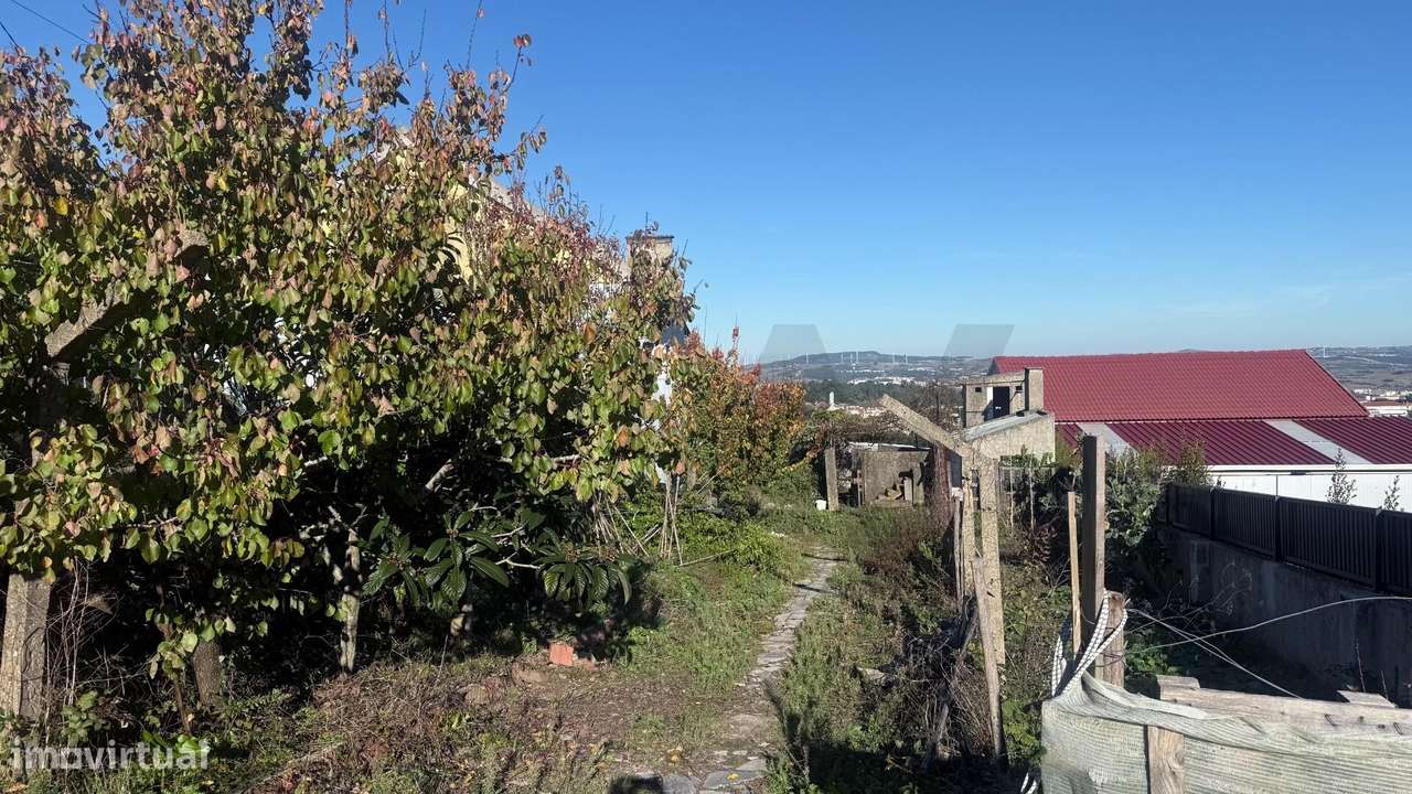 Moradia para reconstrução | Terreno 1.506 m2 | Vista campo | Periferia-7