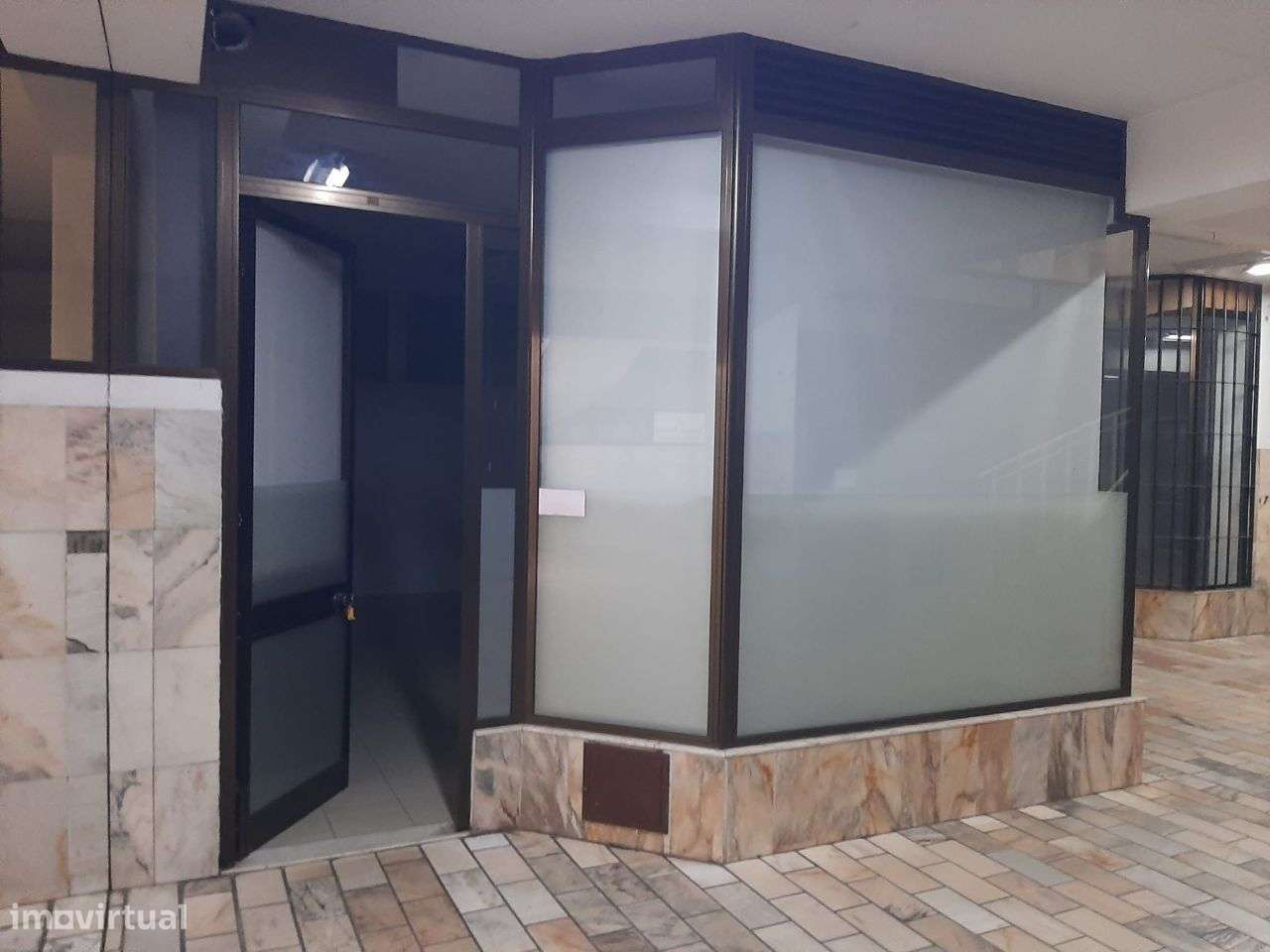 Vende ou arrenda espaço comercial centro de Penafiel - Grande imagem: 4/9