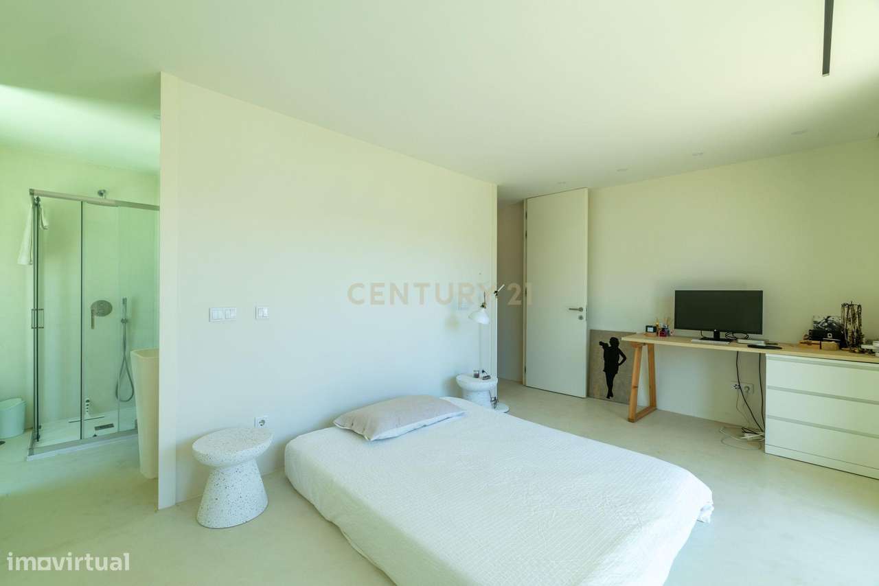 Moradia térrea T3 com piscina e jardim em Arcozelo-15