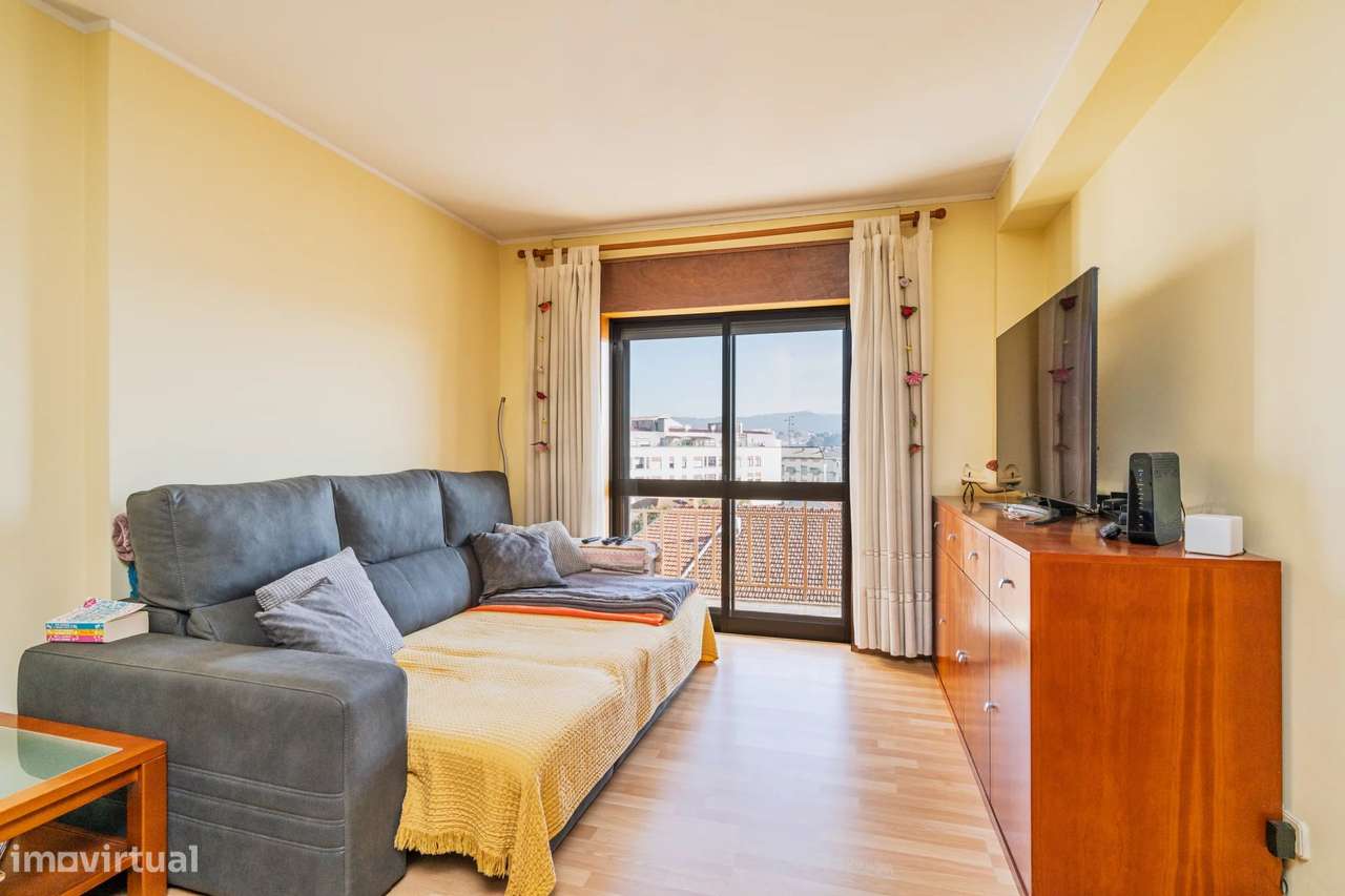 T2 á estação de comboio de Rio Tinto - Grande imagem: 4/25