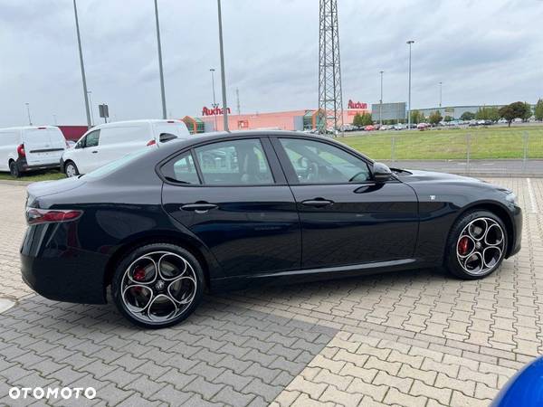 Alfa Romeo Giulia - 8