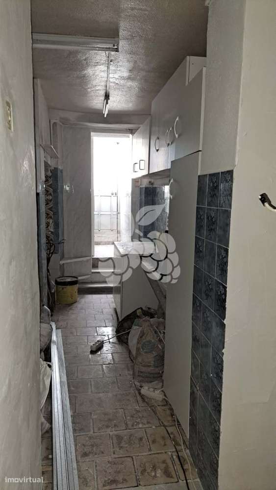 Apartamento cave de 62 m² na Penha de França com um pátio privado de 9-8