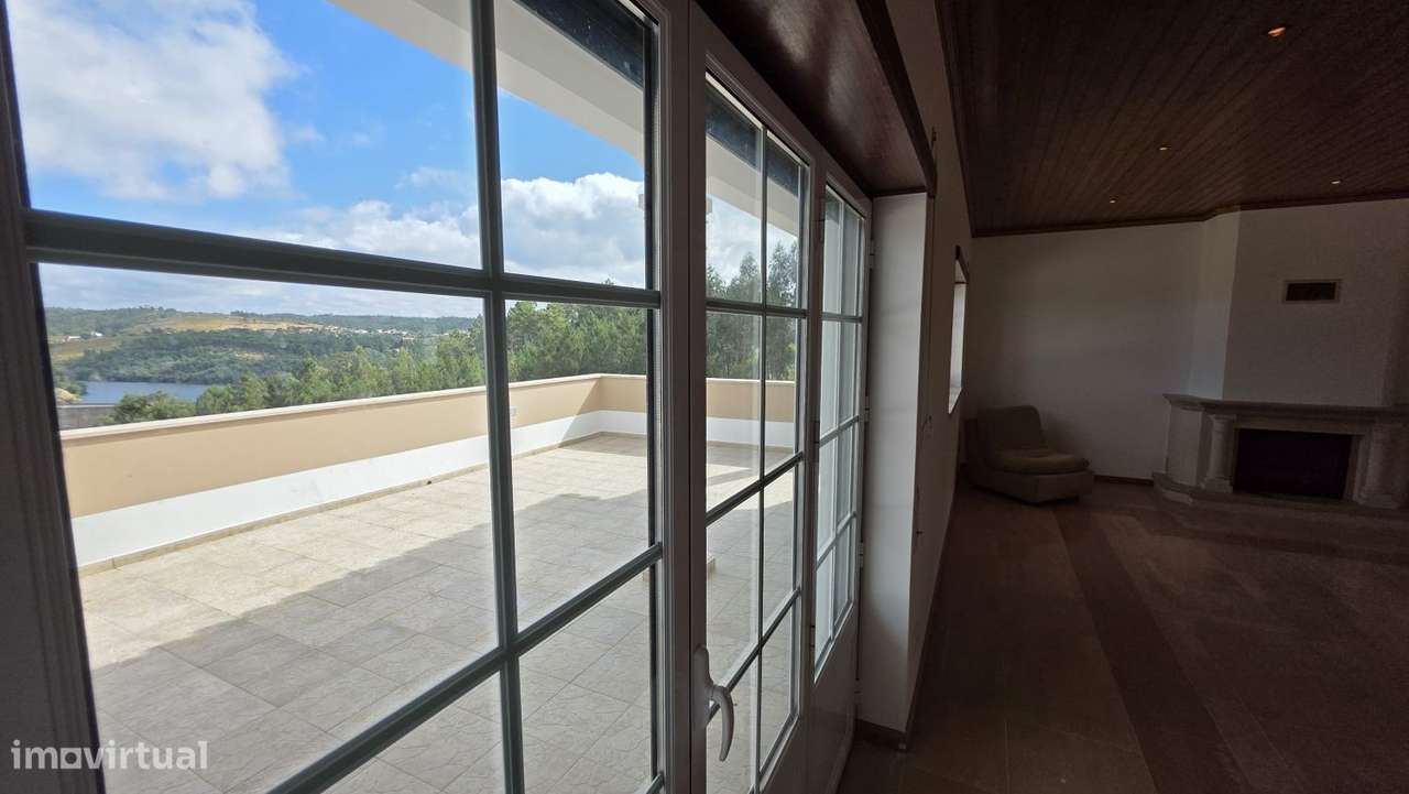 Excelente Moradia T3 com Vista Panorâmica sobre a Albufeira do Castel-52