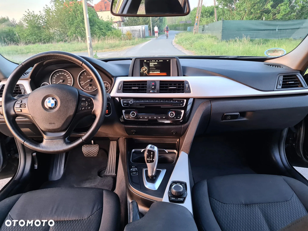 BMW Seria 3 320d Touring xDrive Advantage - 18